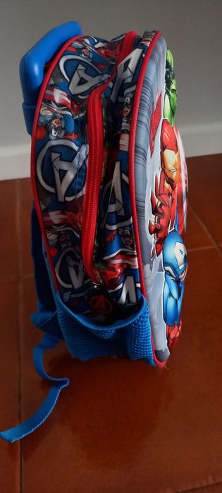 Mochila para menino dos Avengers - como nova