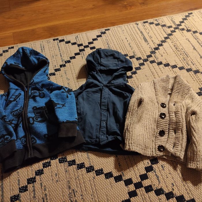 Dwie bluzy, sweterek