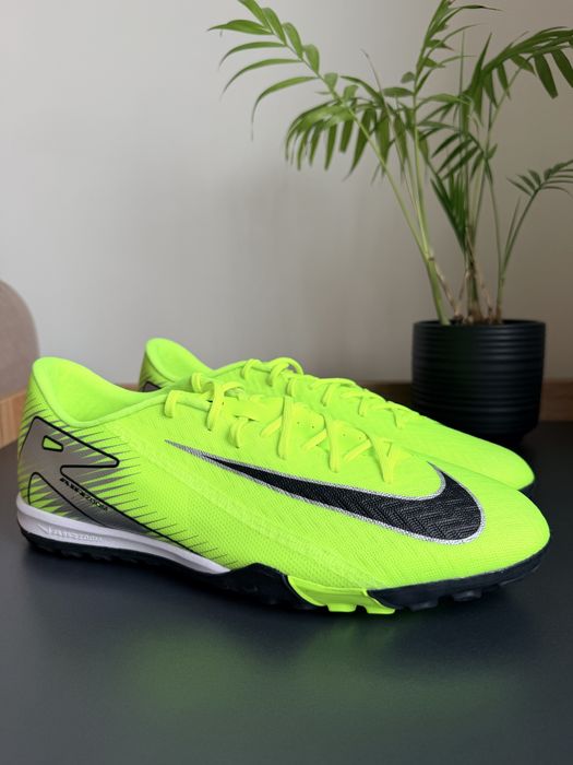 Nike Air Zoom Vapor 16 оригінал чоловічі сороконіжки розмір 42.5 та 44 нові FQ8449-700