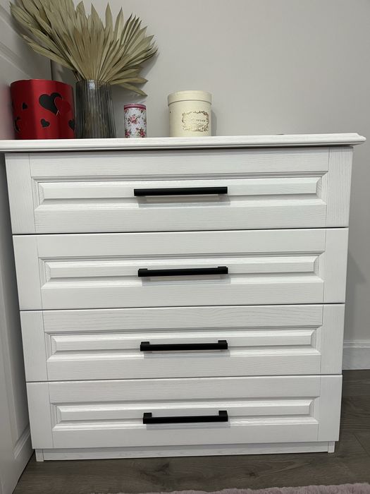 Спальний набор з дерева.  Ліжко, комод, тумбочки