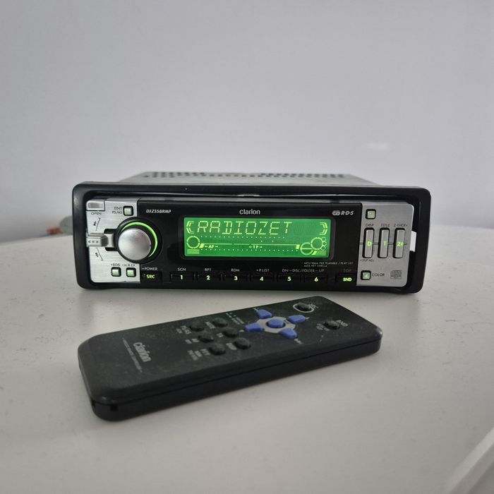 Radio Clarion dxz558rmp + pilot