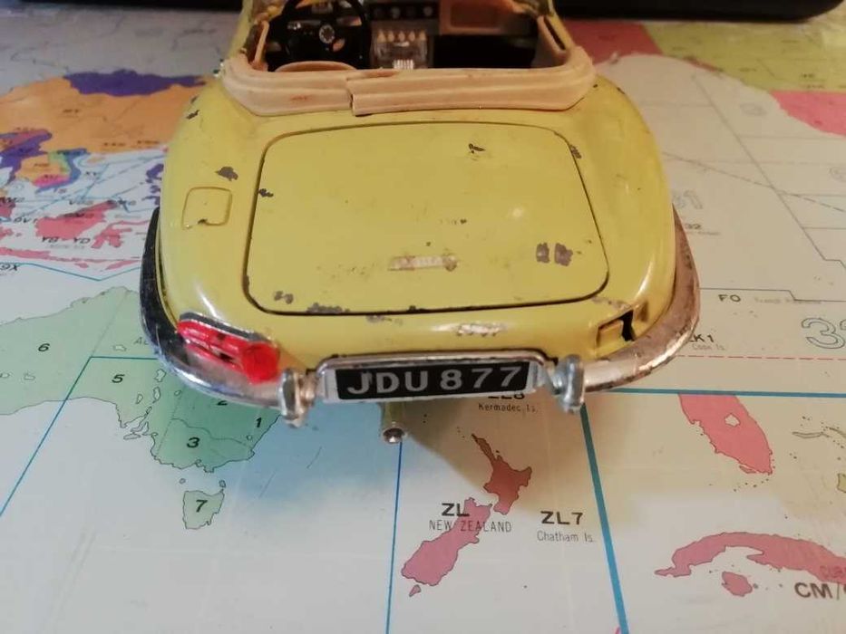Jaguar E  escala 1:18