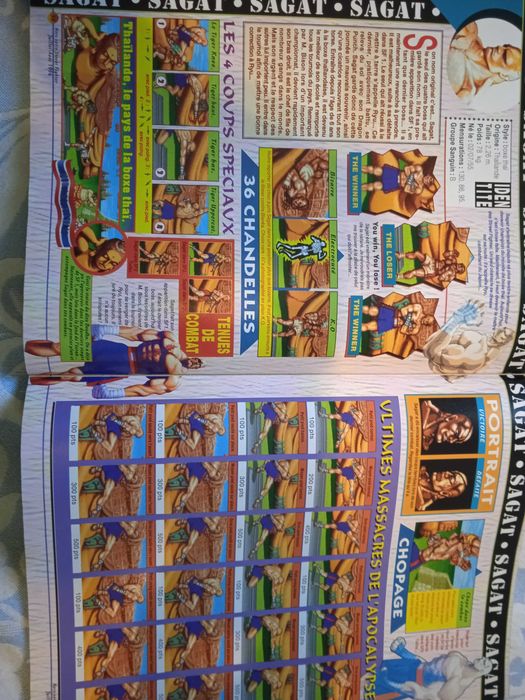 Vendo duas revistas/guia do videojogo Street Fighter  2