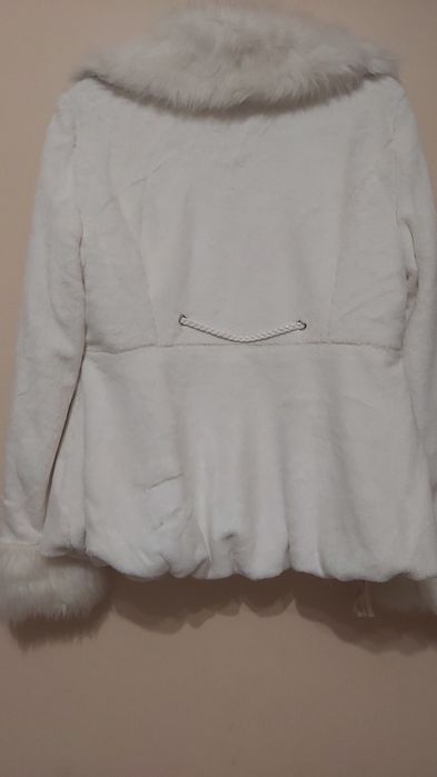 Шубка біленька штучне хутро