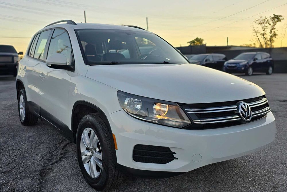 Volkswagen Tiguan S      2016