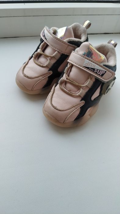 Детские кроссовки