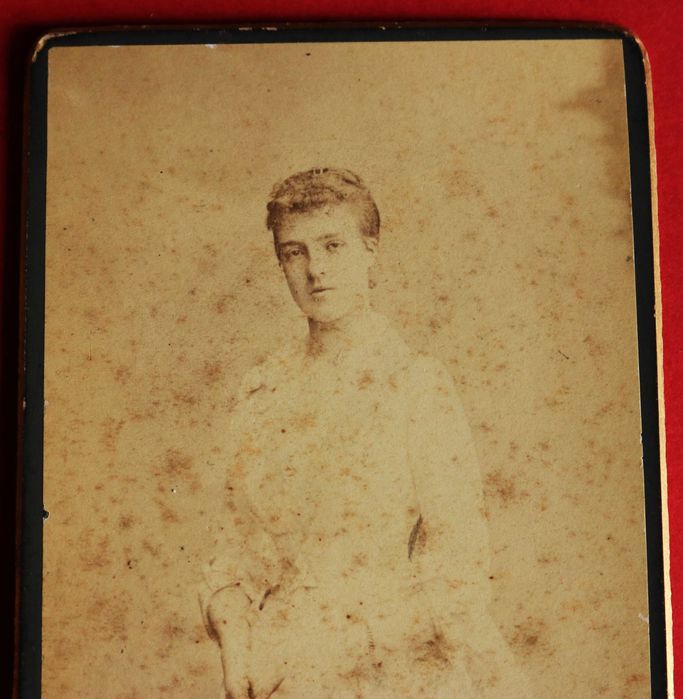 Princesa Amélia de Orleães em jovem fotografada em Viena de Áustria