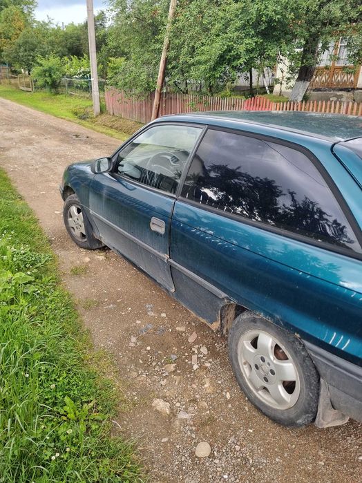 Автомобіль опель астра