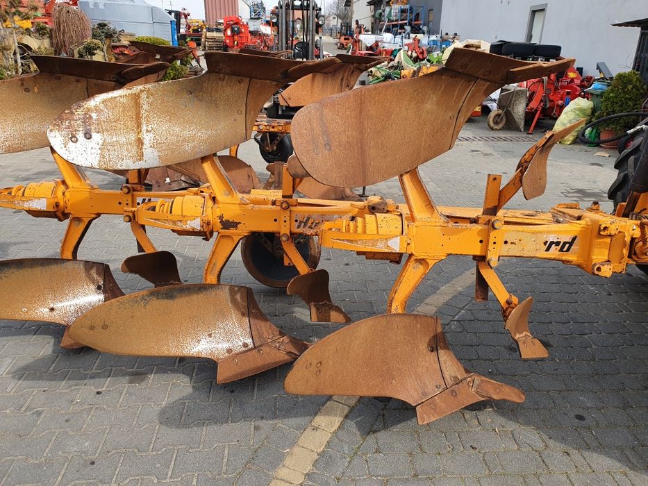 Pług obrotowy 3 skibowy Huard Zabezpieczenia sprężynowe