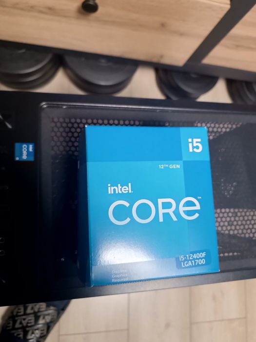 Zestaw: obudowa z modułem sterującym, i5 12f, zasilacz 1000W Gigabyte