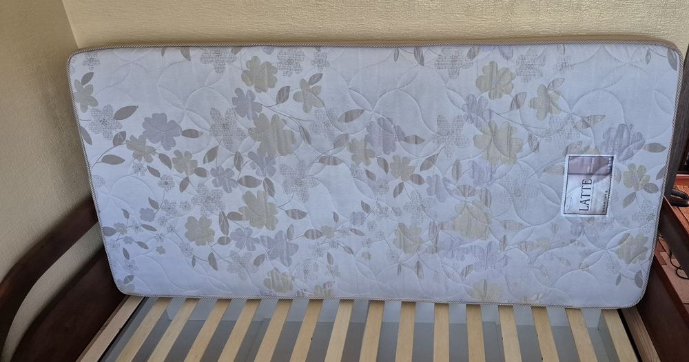 Ліжко-диван підліткове з масиву ясеня 90х200 см із ящиками