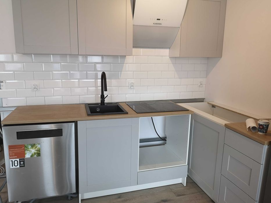 Meble na wymiar, szafy, zabudowy, garderoby oraz meble biurowe