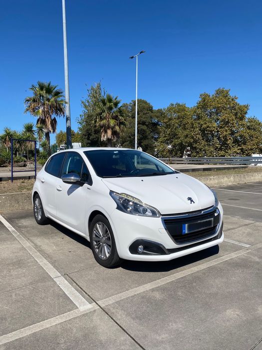 Peugeot 208 1.2 82cv