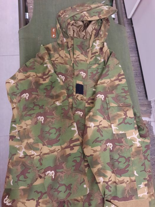 Camuflado Multicam Miltec, resistente ao Vento e Frio, Tamanho M.
