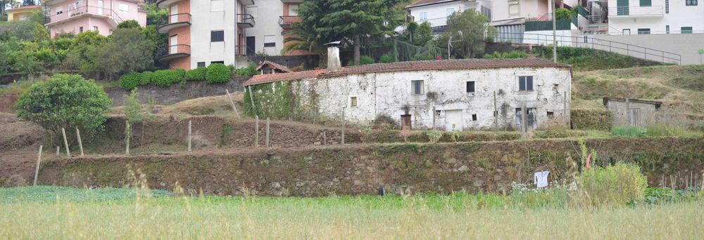 Quinta para restauro com arquitetura rústica