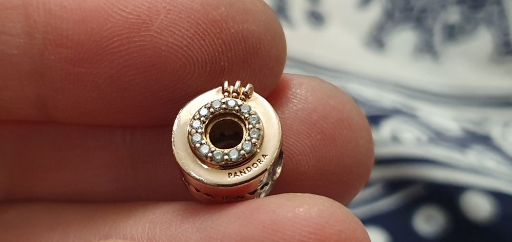 Charms Pandora O w koronie Pandora Rosa