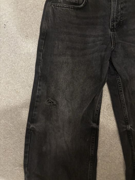 Reserved Czarne baggy jeans z dziurami rozm 28
