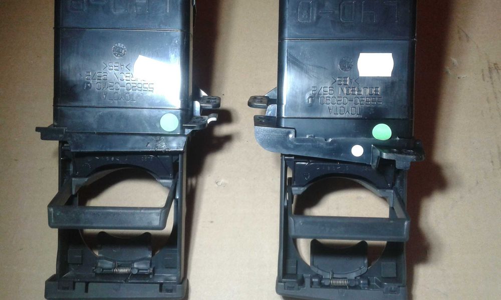 TOYOTA AURIS I uchwyt na napoje