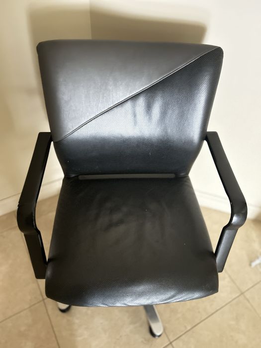 Fotel biurowy obrotowy czarny