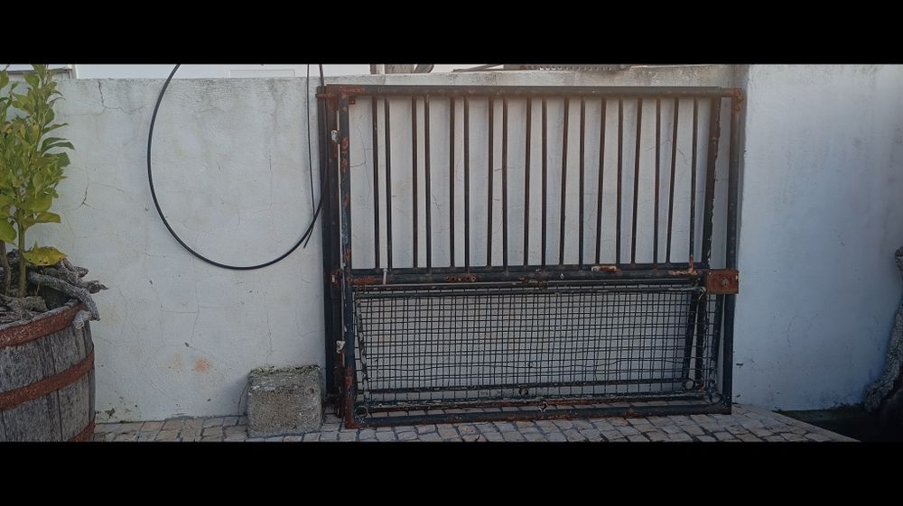 Portão usado pintado