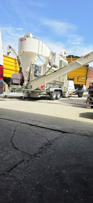 Czyszczenie i zaprawianie nasion zbóż dla gospodarstw rolnych. DOJAZD