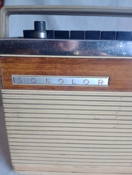 Rádio portátil antigo