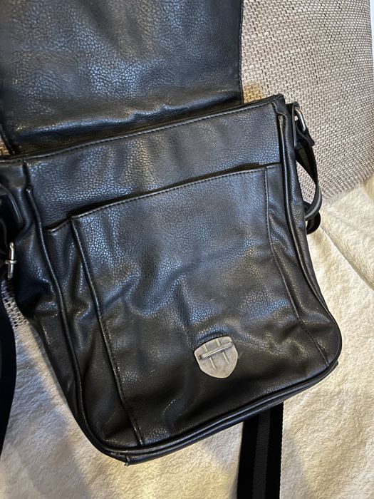 Listonoszka ze skóry