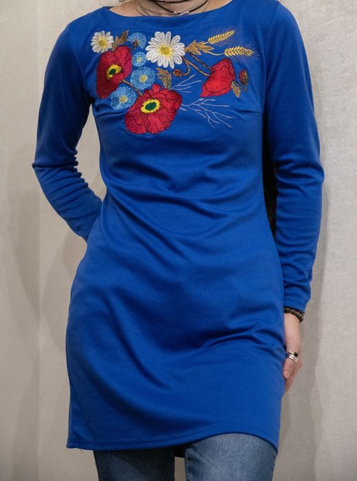 Сукня з вишивкою