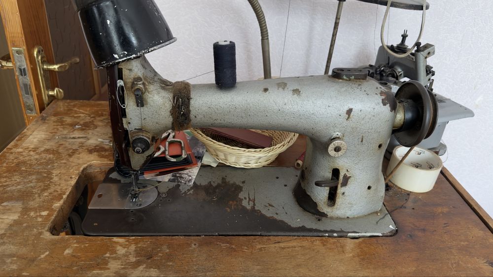 Продам швейну машинку та оверлок