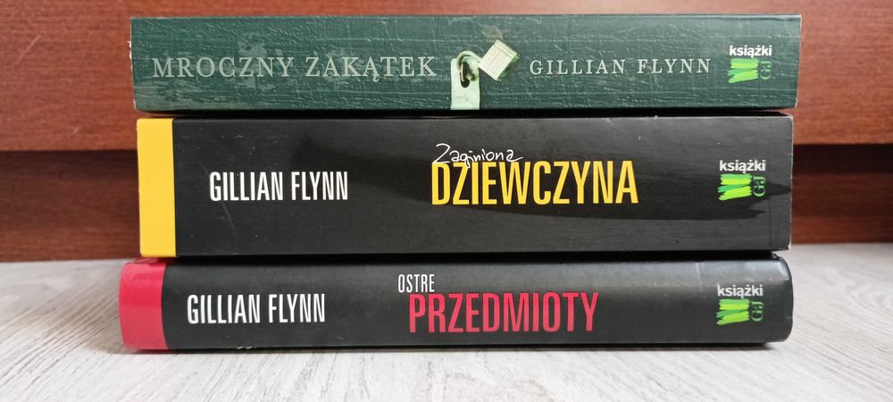 3x Gillian Flynn Zaginiona dziewczyna Mroczny zakątek Ostre przedmioty