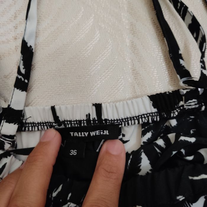 Macacão preto e floral