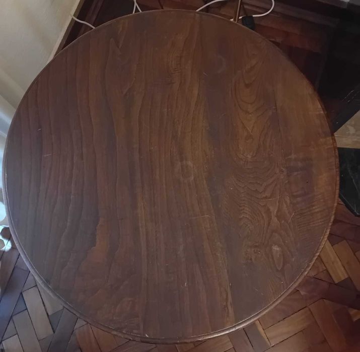 Mesa de madeira - circular