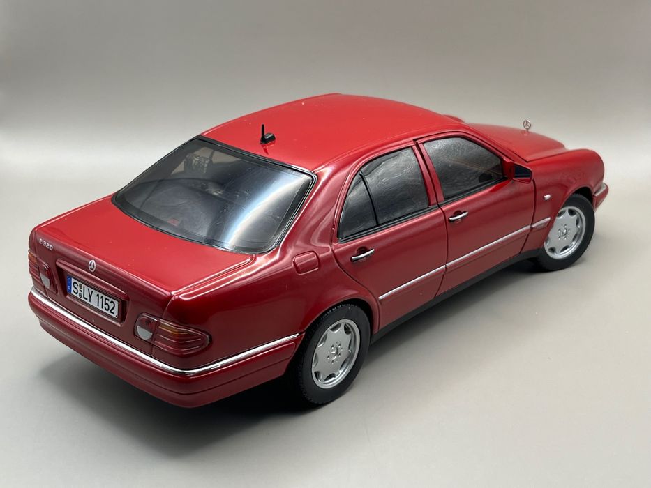 Model 1:18 Mercedes W210