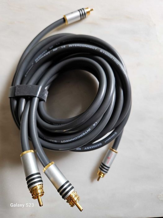 Cabo stereo RCA, marca Oehlbach, modelo NF 14 (2x 3,8 m)