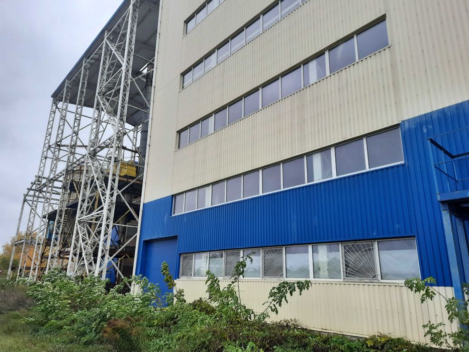 Комплекс нежитлових будівель з зем. ділянкою та виробничим обладнанням