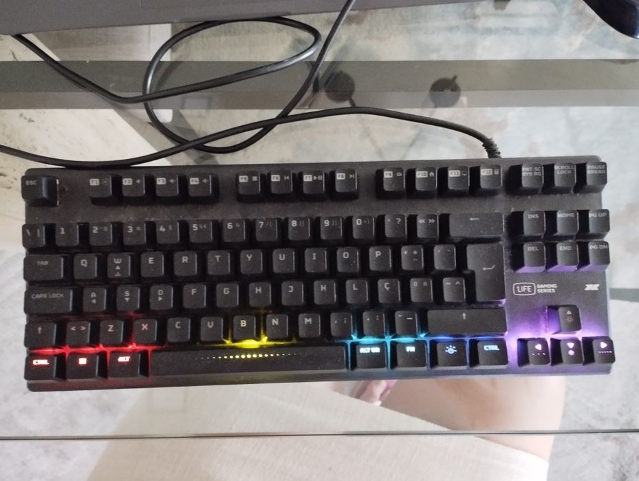 Teclado gaming com luz