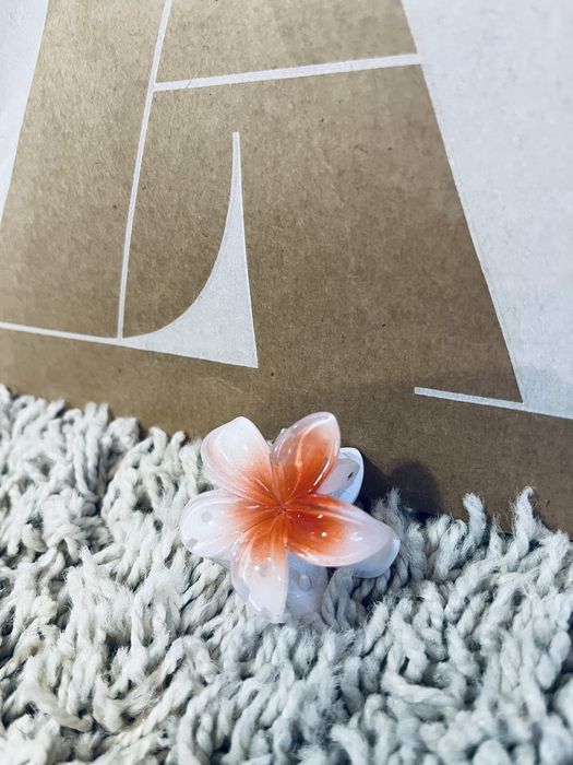 Piekna spinka hawajski kwiat