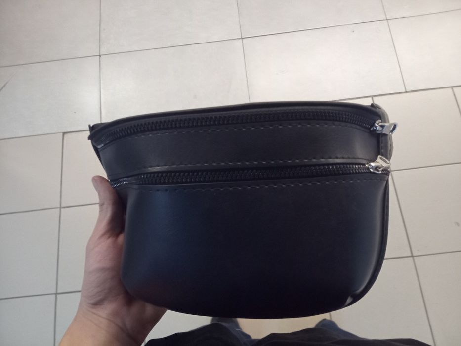 Кожаная сумка в среднем состояние
