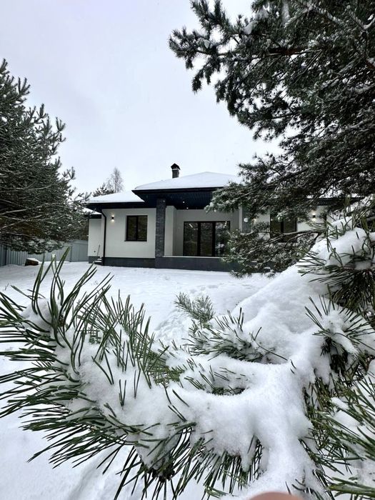 Продам будинок з ремонтом та бомбосховищем в Дмитрівці