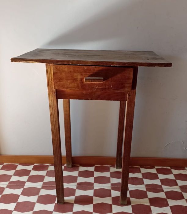 Mesa roxa madeira pintada (apoio, secretária, centro)