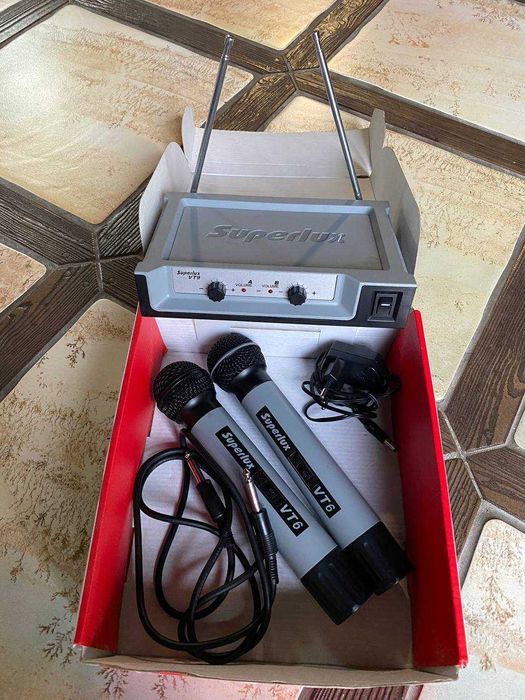 Радиосистема SUPERLUX VT96  и два радиомикрофона для караоке