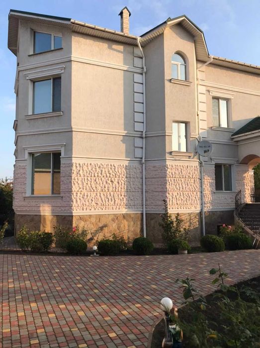 Капітальний будинок в Совіньйоні.