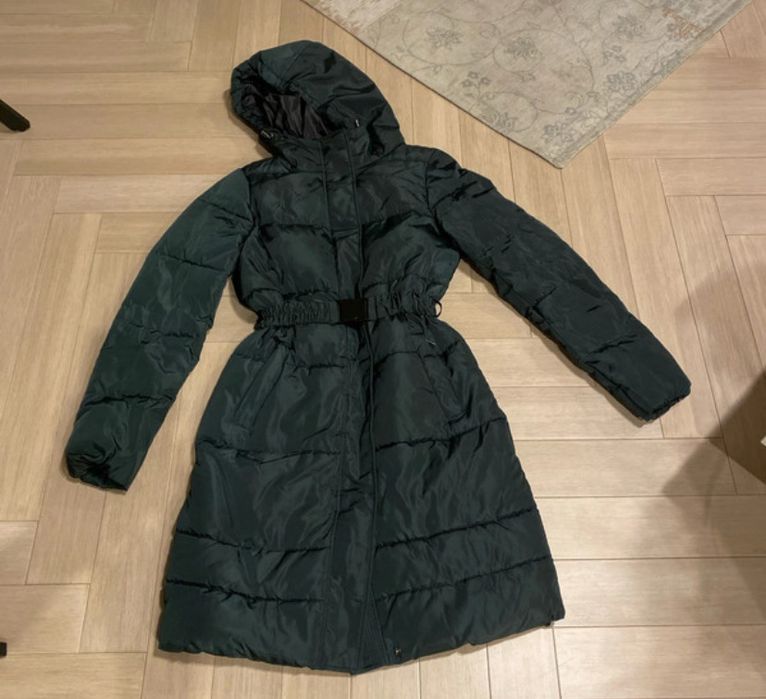 Ciepła kurtka zimowa damska ONLY – khaki, rozmiar S, kaptur, pasek