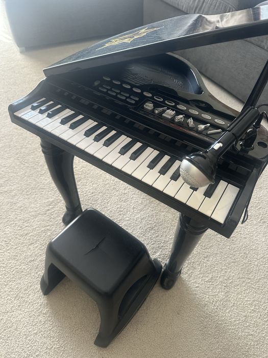 Piano crianca microfone