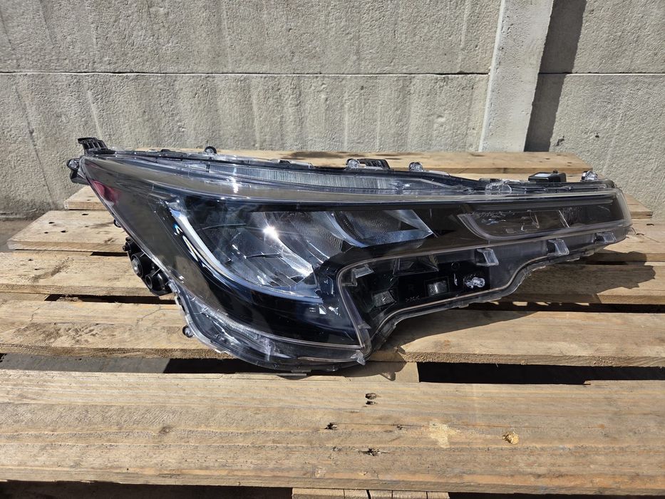Prawa lampa przednia Toyota Corolla E21 kombi HB LIFT