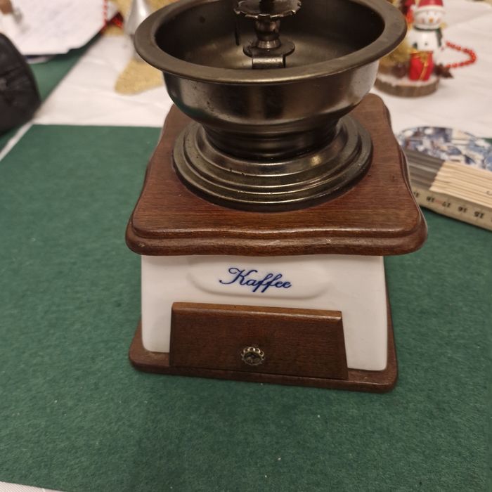 Młynek do kawy antyk