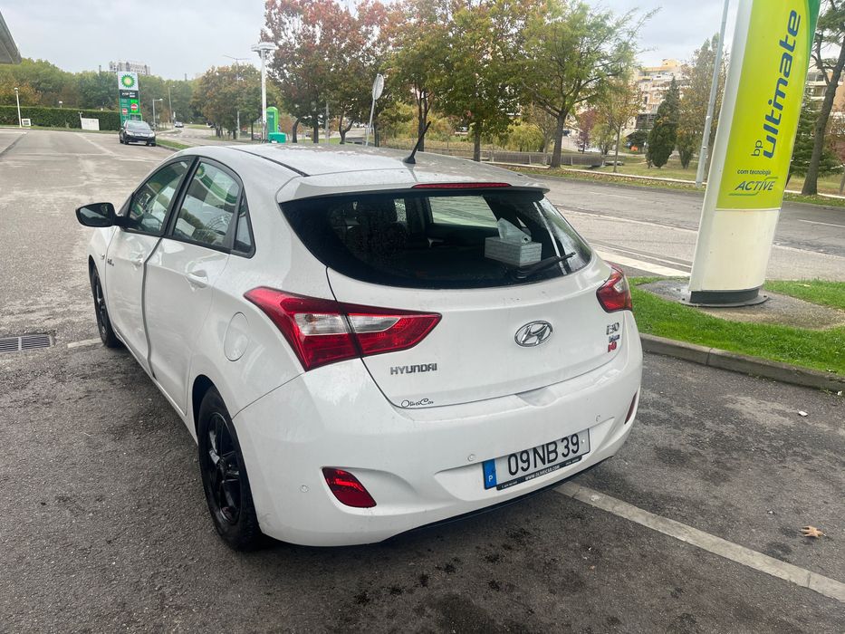 Hyundai i30 blue drive