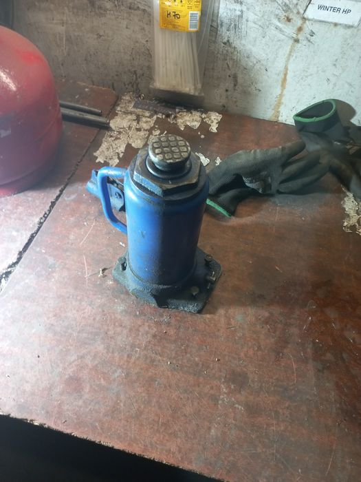 Домкрат 3т 5т бутылочный