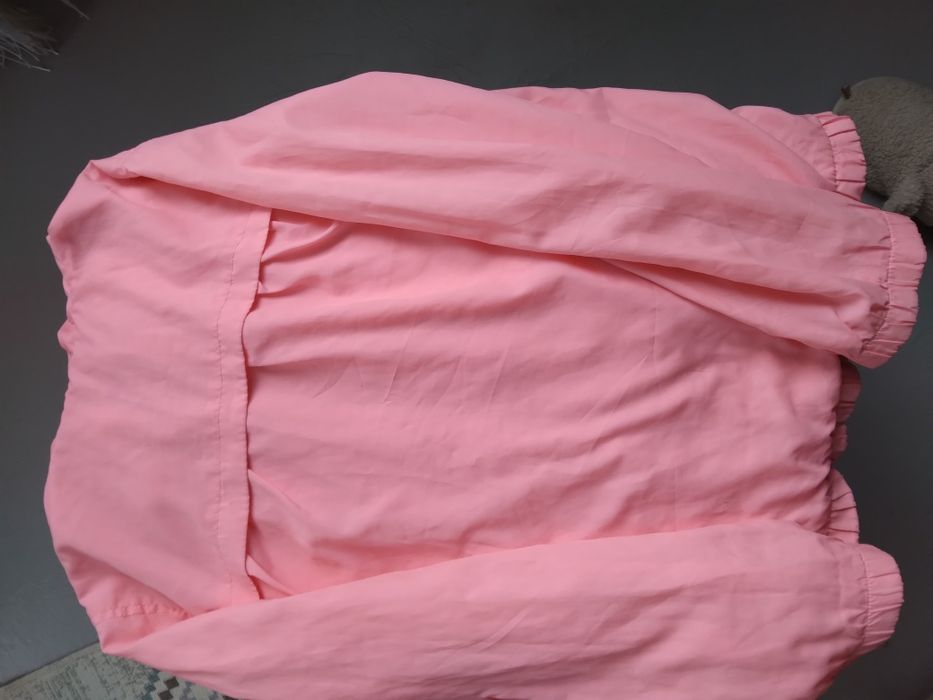 Легка вітровка на дівчинку