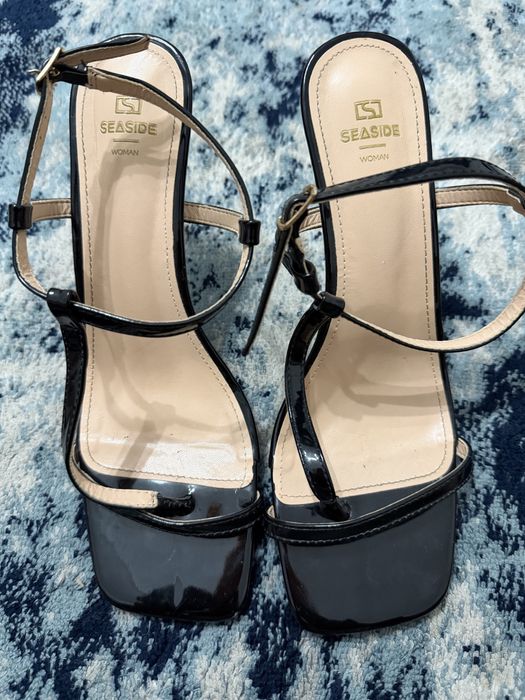 Sandália Feminina Seaside – Elegância Minimalista com Toque Moderno